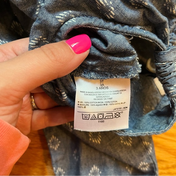 Old Navy chambray patterned romper size 3T - Picture 5 of 5